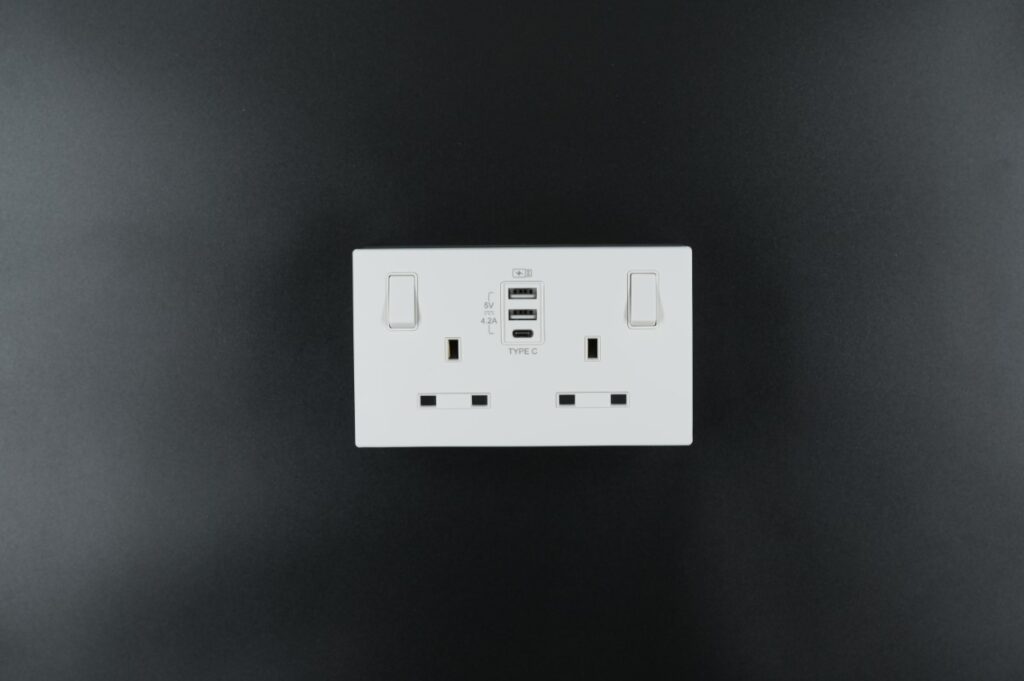 FYM Jovia 頌雅系列 13A二位有掣連 USB TypeA&TypeC插座(USB孖蘇)
